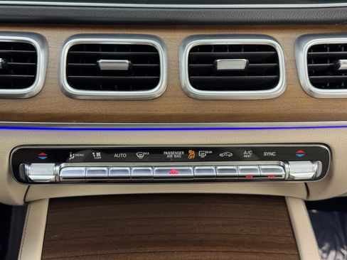 Used 2022 Mercedes-Benz GLS 450 4MATIC image 35