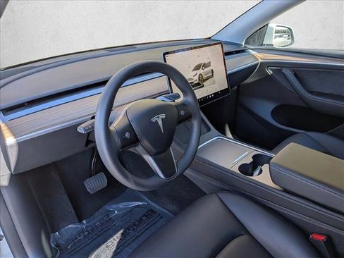 Used 2025 Tesla Model Y Long Range image 10