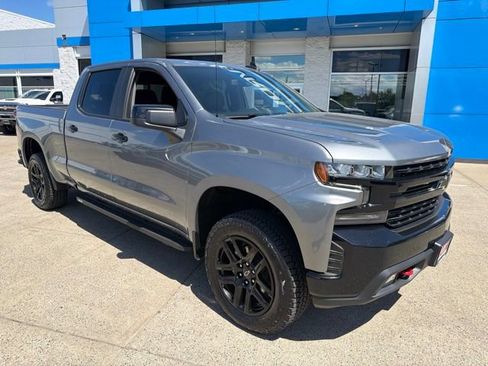 Used 2022 Chevrolet Silverado 1500 LT Trail Boss w/ Convenience Package II AWD/4WD image 2