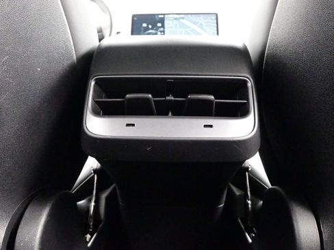 Used 2021 Tesla Model Y Long Range AWD/4WD image 22