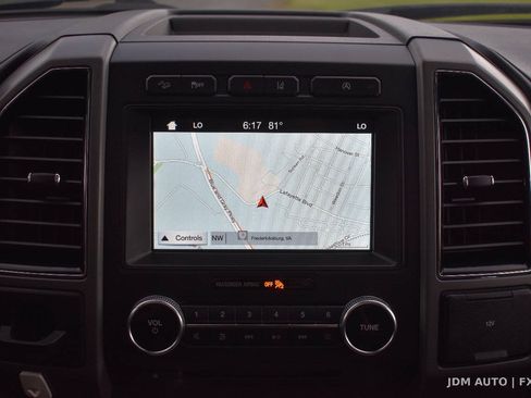 Used 2018 Ford Expedition Max XLT w/ Equipment Group 202A AWD/4WD image 25