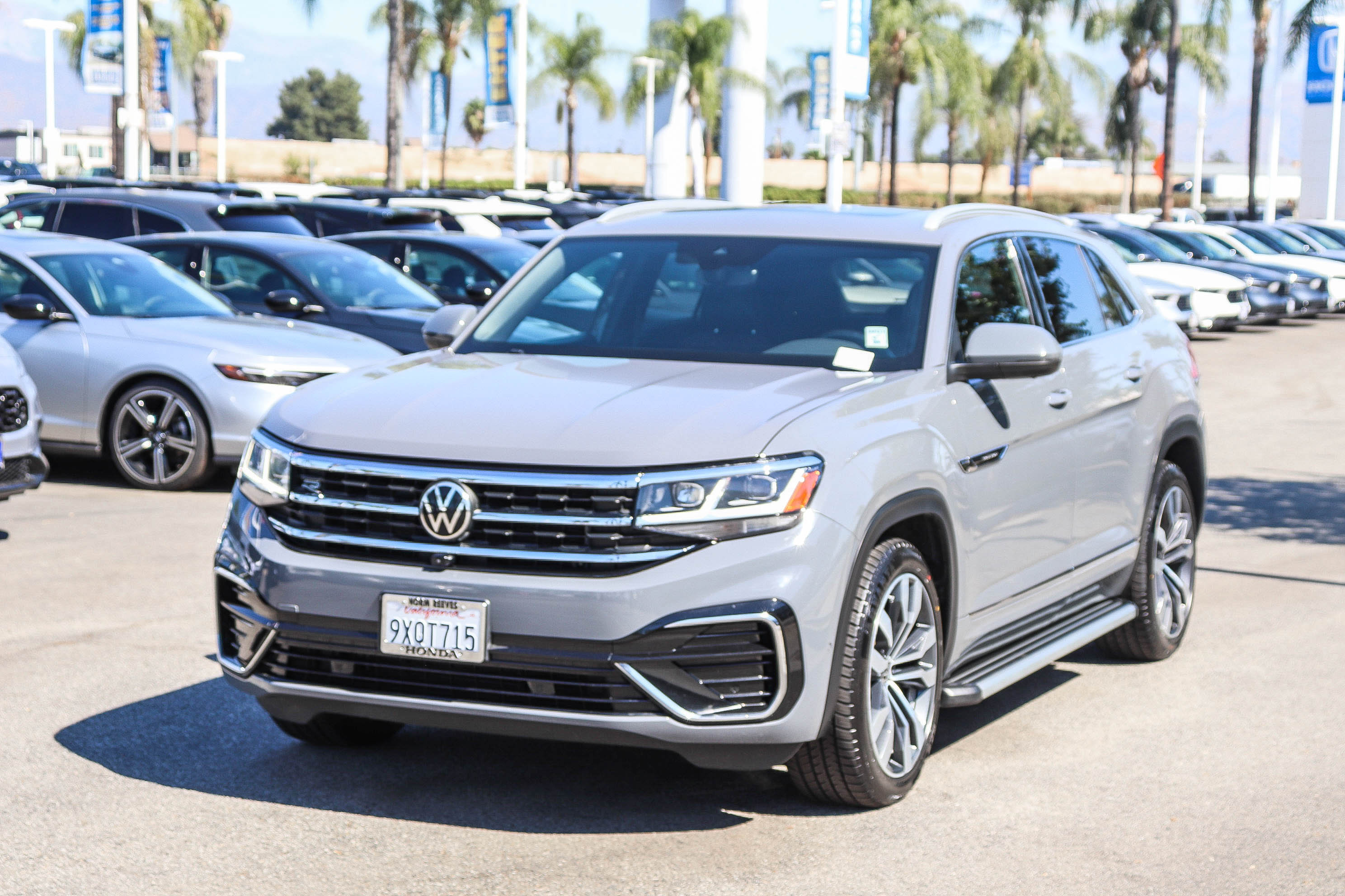 Used 2021 Volkswagen Atlas Cross Sport SEL Premium R-Line AWD/4WD image 3