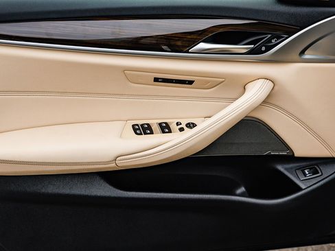 Used 2021 BMW 530i 530i w/ Premium Package image 21