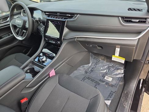 New 2025 Jeep Grand Cherokee L Laredo RWD image 30
