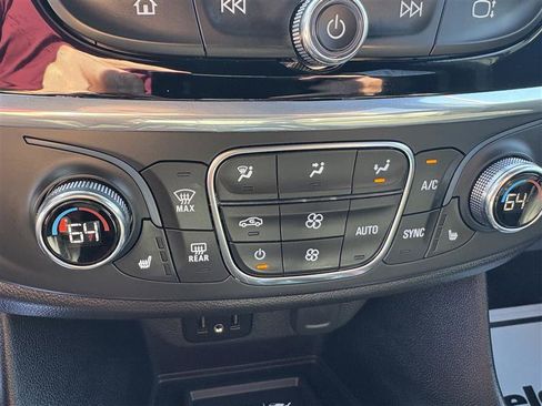 Used 2022 Chevrolet Traverse LT w/ Midnight/Sport Edition image 15