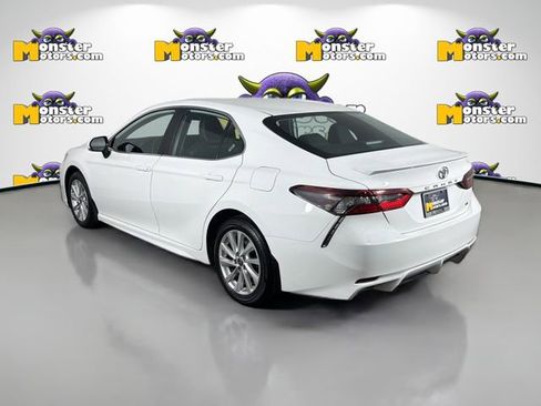 Used 2024 Toyota Camry SE FWD image 7