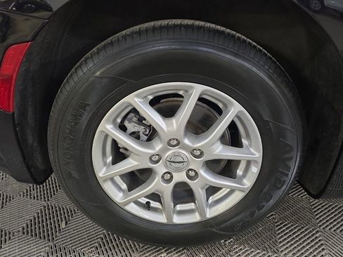 Used 2024 Chrysler Pacifica Touring-L FWD image 13
