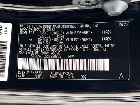 Used 2025 Toyota Sienna XLE Woodland Edition image 28