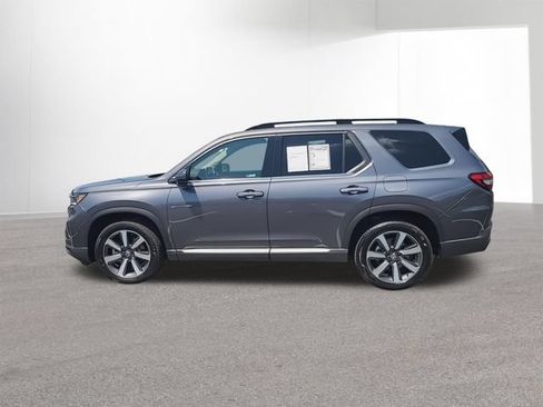 Used 2025 Honda Pilot Touring image 5