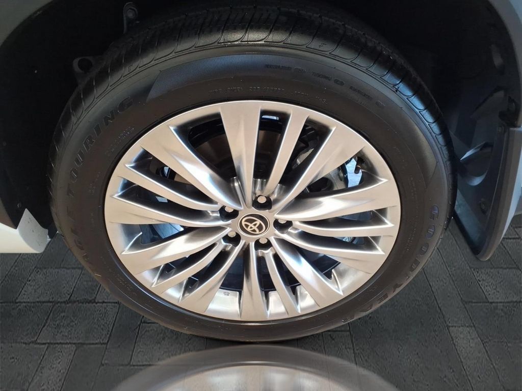 New 2026 Toyota Highlander Platinum AWD/4WD image 10