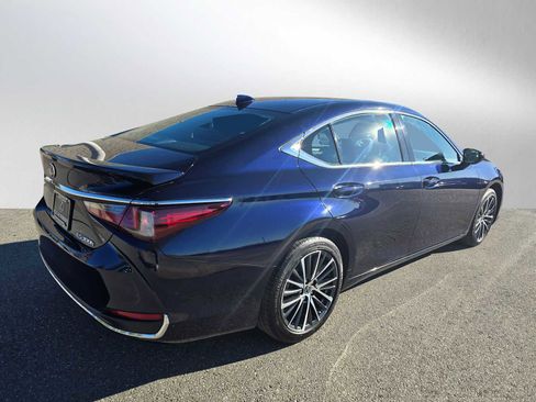 Used 2024 Lexus ES 300h w/ Premium Package image 3