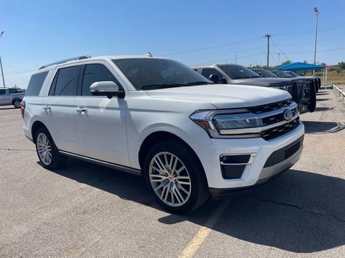 Used 2023 Ford Expedition Limited RWD image 2