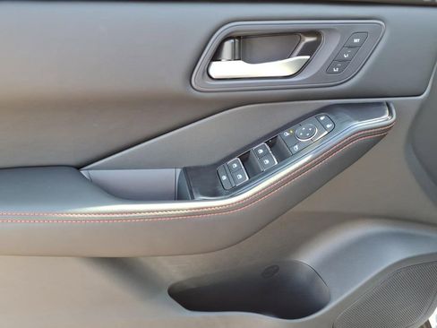 New 2026 Nissan Pathfinder Platinum FWD image 13