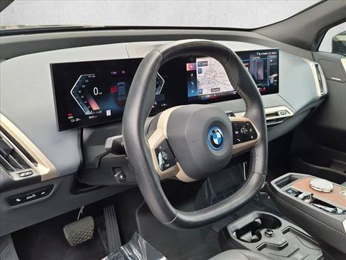 Used 2023 BMW iX xDrive50 w/ Premium Package AWD/4WD image 10