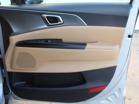 Used 2022 Kia Carnival LX w/ Paint Protection Package image 40