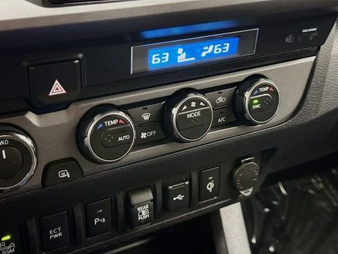 Used 2022 Toyota Tacoma TRD Off-Road image 16