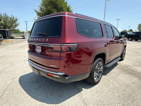 Used 2024 Jeep Wagoneer L Series II RWD image 5