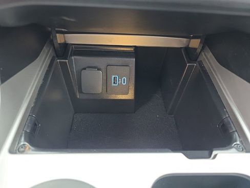 Certified 2022 Ford Explorer XLT w/ Equipment Group 202A image 37