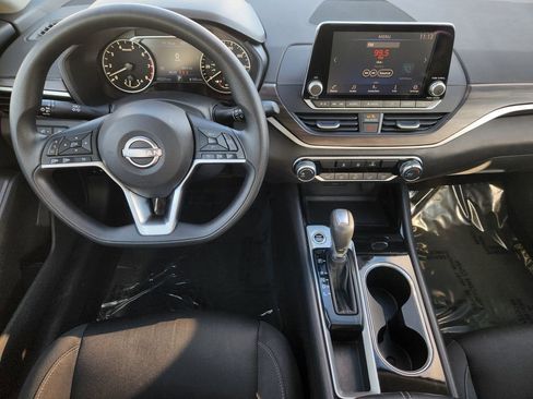 Used 2024 Nissan Altima 2.5 SV image 27