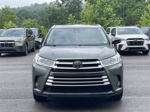Used 2018 Toyota Highlander XLE AWD/4WD image 6