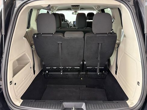 Used 2019 Dodge Grand Caravan SE FWD image 17