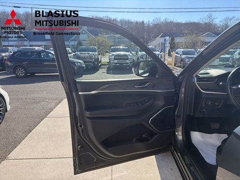 Used 2022 Jeep Grand Cherokee L Limited AWD/4WD image 18