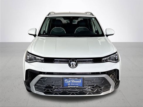 New 2025 Volkswagen Taos SE image 3