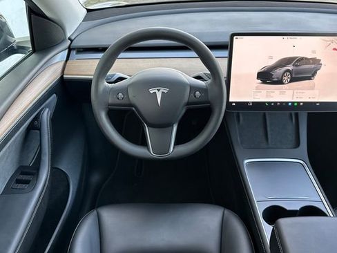 Used 2024 Tesla Model Y Long Range AWD/4WD image 18