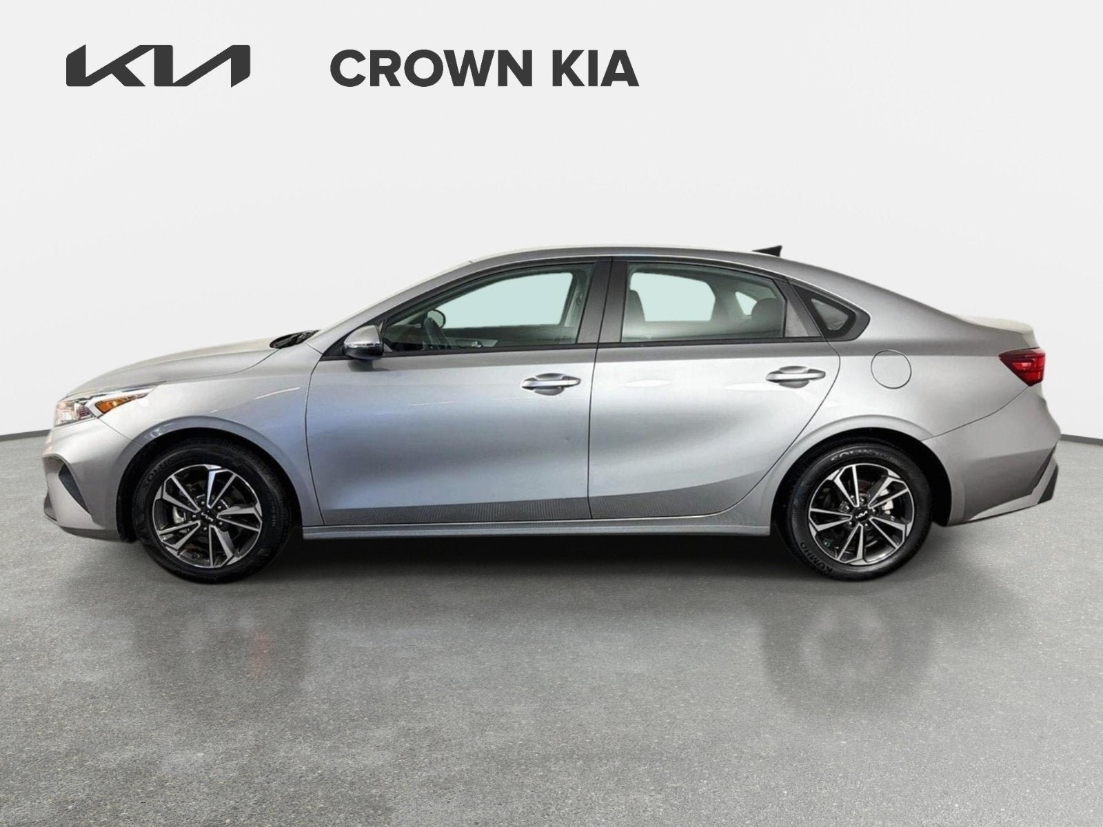 Used 2024 Kia Forte LXS w/ LXS Technology Package FWD image 8