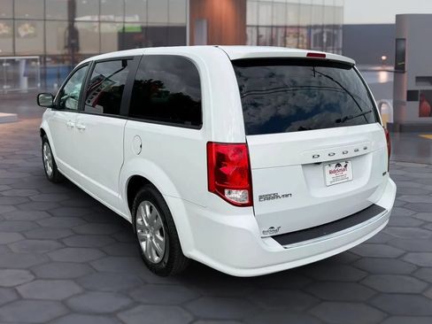 Used 2018 Dodge Grand Caravan SE w/ UConnect Hands-Free Group FWD image 9