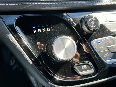 Used 2025 Chrysler Pacifica Limited image 20