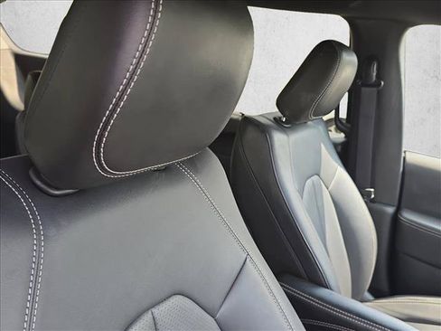 Used 2025 Chrysler Pacifica Select FWD image 23