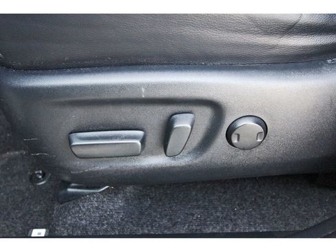 Used 2018 Toyota RAV4 Limited AWD/4WD image 32