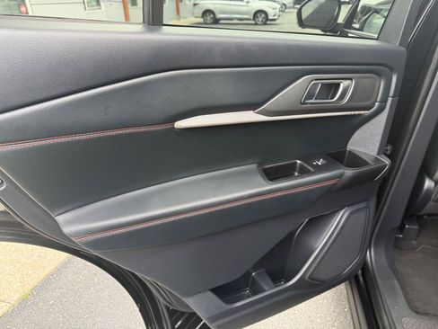 Used 2025 Ford Explorer ST-Line AWD/4WD image 34
