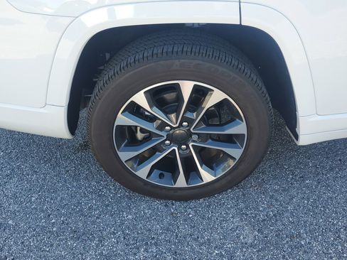 Used 2025 Jeep Grand Cherokee L Overland w/ Luxury Tech Group IV image 7