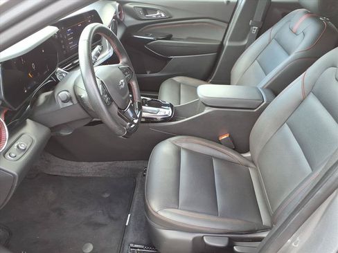 Used 2024 Chevrolet Trax RS w/ Sunroof Package FWD image 12