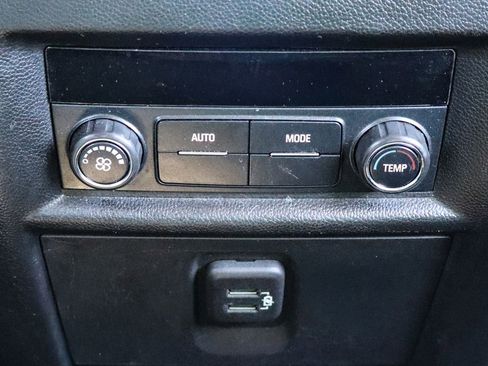 Used 2019 Chevrolet Traverse LT image 33