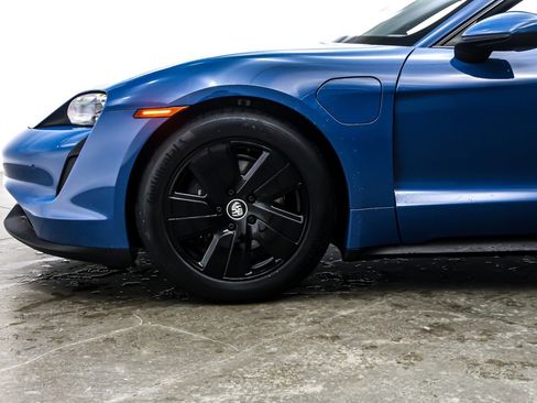 Used 2023 Porsche Taycan image 11