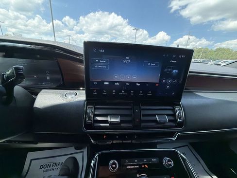Used 2022 Lincoln Navigator L Reserve AWD/4WD image 22