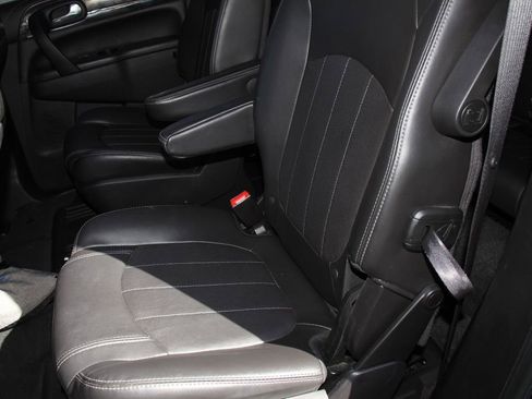 Used 2017 Buick Enclave Leather FWD image 18