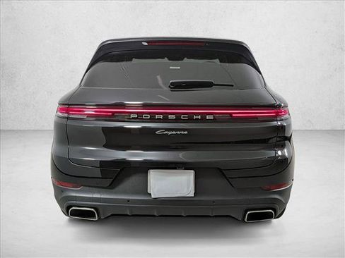 Certified 2025 Porsche Cayenne image 10