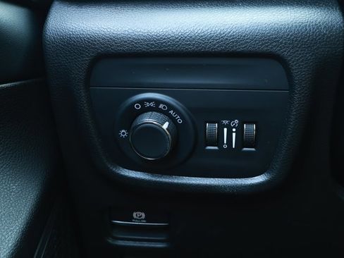 Used 2024 Jeep Grand Cherokee Laredo RWD image 15