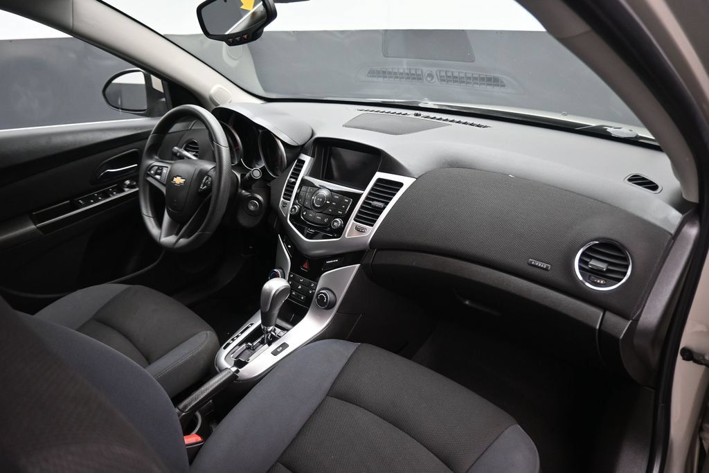 Used 2016 Chevrolet Cruze LT w/ Enhanced Safety Package FWD image 40