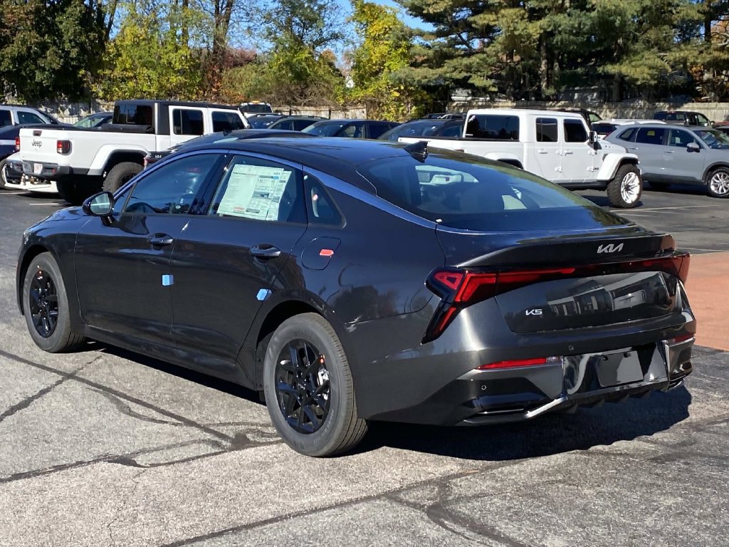 New 2027 Kia K5 LXS FWD image 3