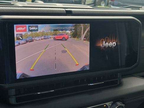 Used 2025 Jeep Gladiator Mojave AWD/4WD image 22