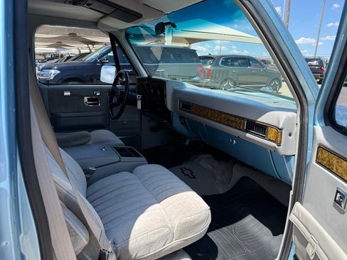 Used 1991 Chevrolet Suburban 2WD image 16