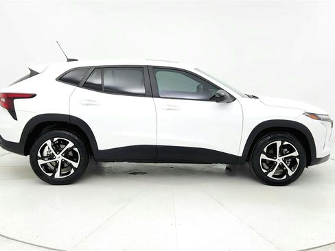 Used 2024 Chevrolet Trax RS w/ Sunroof Package image 6