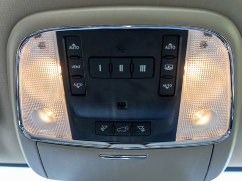 Used 2021 Jeep Grand Cherokee Limited w/ Luxury Group II AWD/4WD image 24