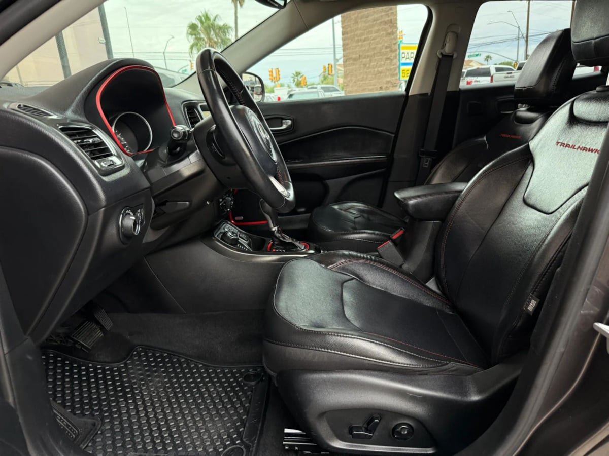 Used 2019 Jeep Compass Trailhawk w/ Leather Interior Group AWD/4WD image 38