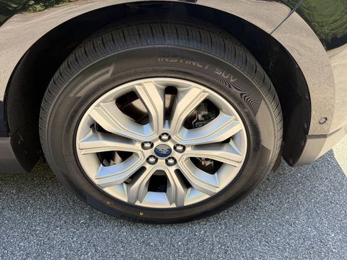 Used 2019 Ford Edge Titanium w/ Equipment Group 301A AWD/4WD image 17